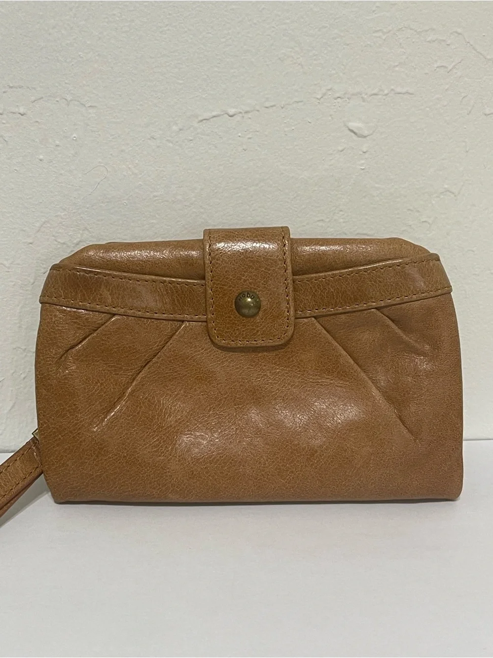 Hobo Tan Leather Wristlet Wallet Zip Around Multi Pockets Zip Pocket Neutral